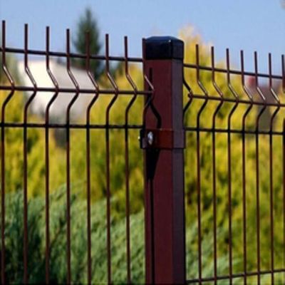 Jangka hidup panjang Anti UV Powder Coated 50x200mm Mesh 3D Curved Fence Welded Wire Mesh Fence untuk Highway dan Park