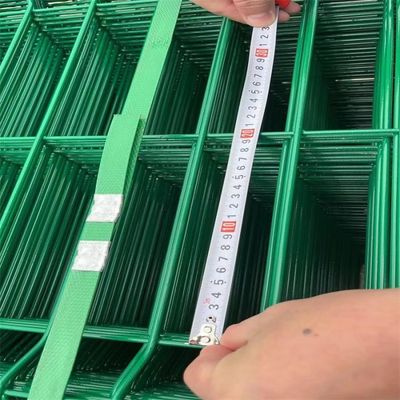 PVC Lapisan 3D melengkung Welded Wire Mesh Pagar Ramah Lingkungan 2m 2,5m Panjang