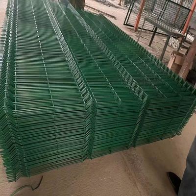 Eco Friendly 3d Curved Fence Welded Wire Mesh Panel Untuk Pertanian / Jalan Raya / Olahraga