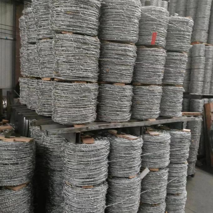 Tahan karat Hot Galvanized Razor Wire 2.5mm Concertina Wire Mesh 9