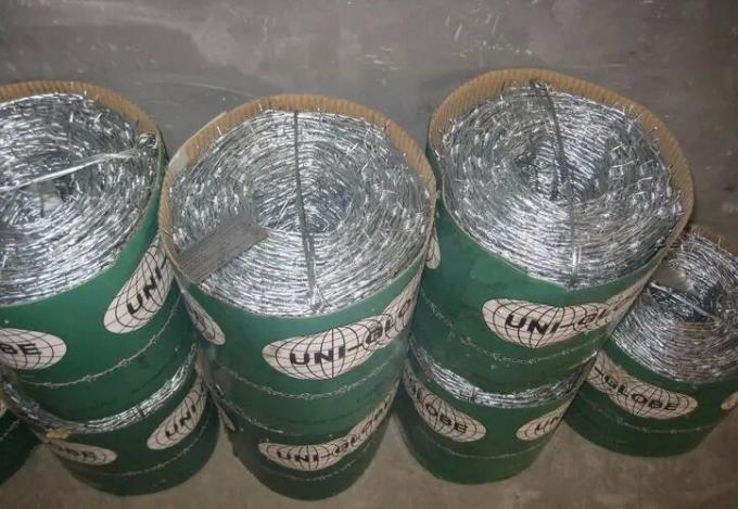 Tahan karat Hot Galvanized Razor Wire 2.5mm Concertina Wire Mesh 12