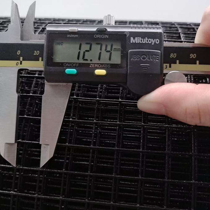 Pagar Kawat Dilas Dilapisi PVC Hitam Persegi 1/2 Wire Mesh Dilas Galvanis dalam Gulungan 1