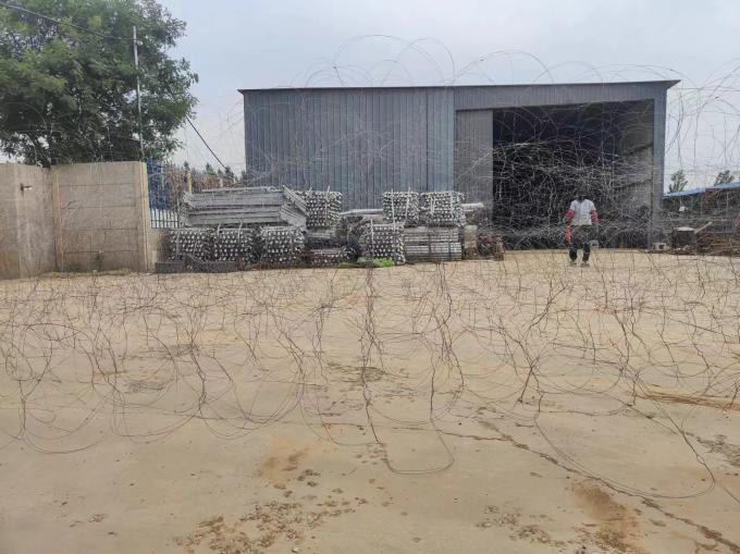 Tangki Anti Mesh Penghalang Metal Mesh Invisible Galvanized Steel Wire Fencing 0