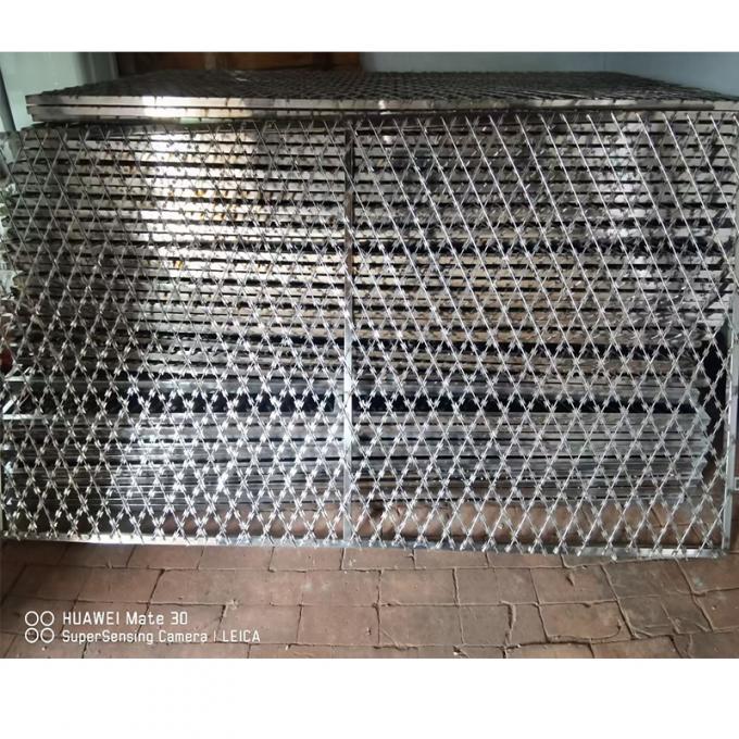 Bto-22 Welded Barbed Razor Wire Mesh Untuk Standard Gauge Single Line SGR Railway 0