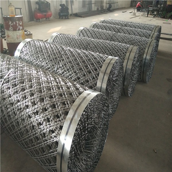Bto-22 Welded Barbed Razor Wire Mesh Untuk Standard Gauge Single Line SGR Railway 1